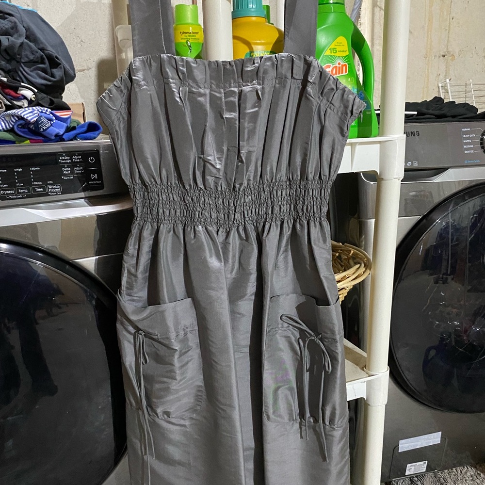 Very pretty dress!